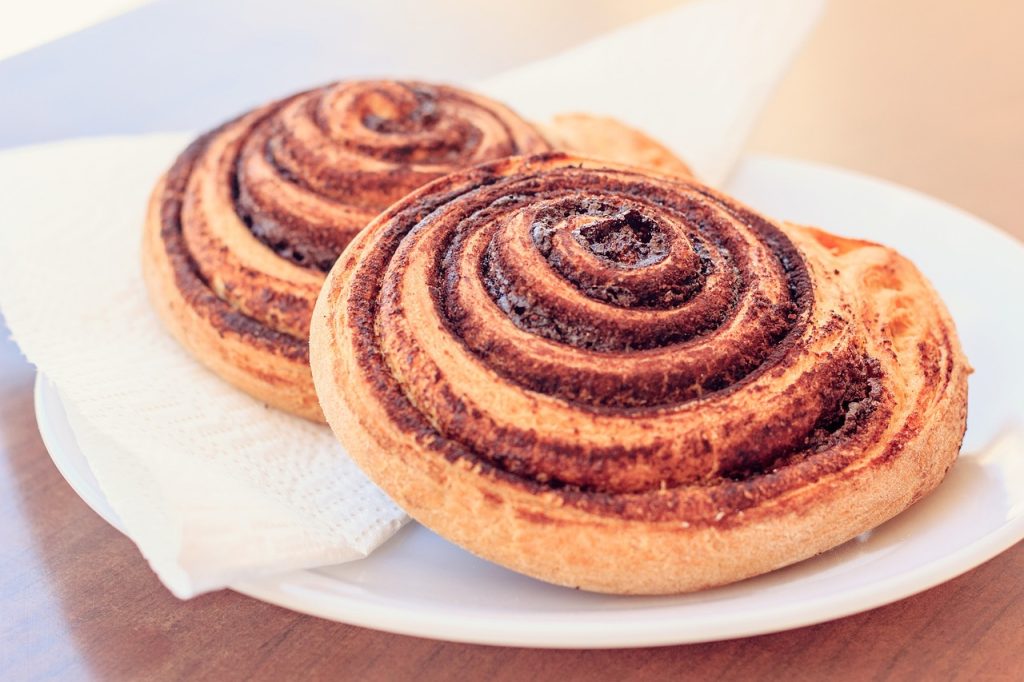 cinnamon rolls, bread, spiral-1417494.jpg